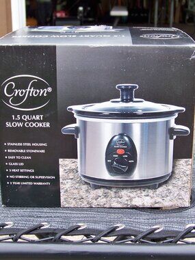 Crofton 1/5 Quart Slow Cooker, New